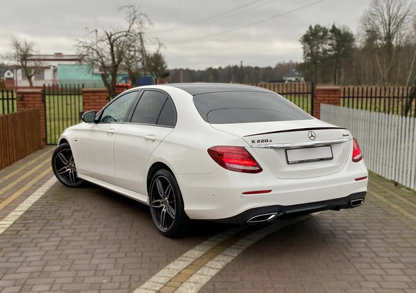 Mercedes-Benz Klasa E cena 169900 przebieg: 106000, rok produkcji 2018 z Żuromin małe 352